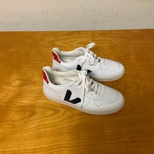 Veja women’s size 9 sneakers NWOB